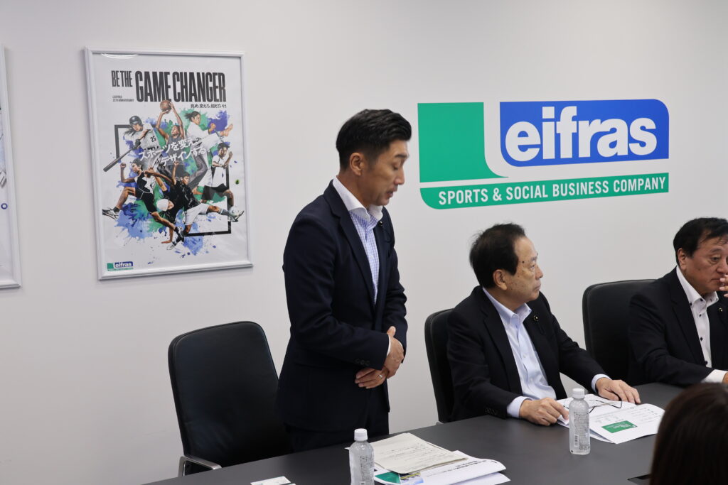 開会のご挨拶をされる竹原委員長